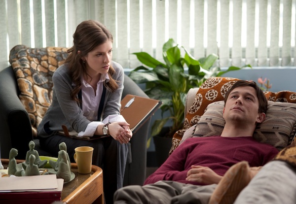 Anna Kendrick and Joseph Gordon-Levitt in 50/50